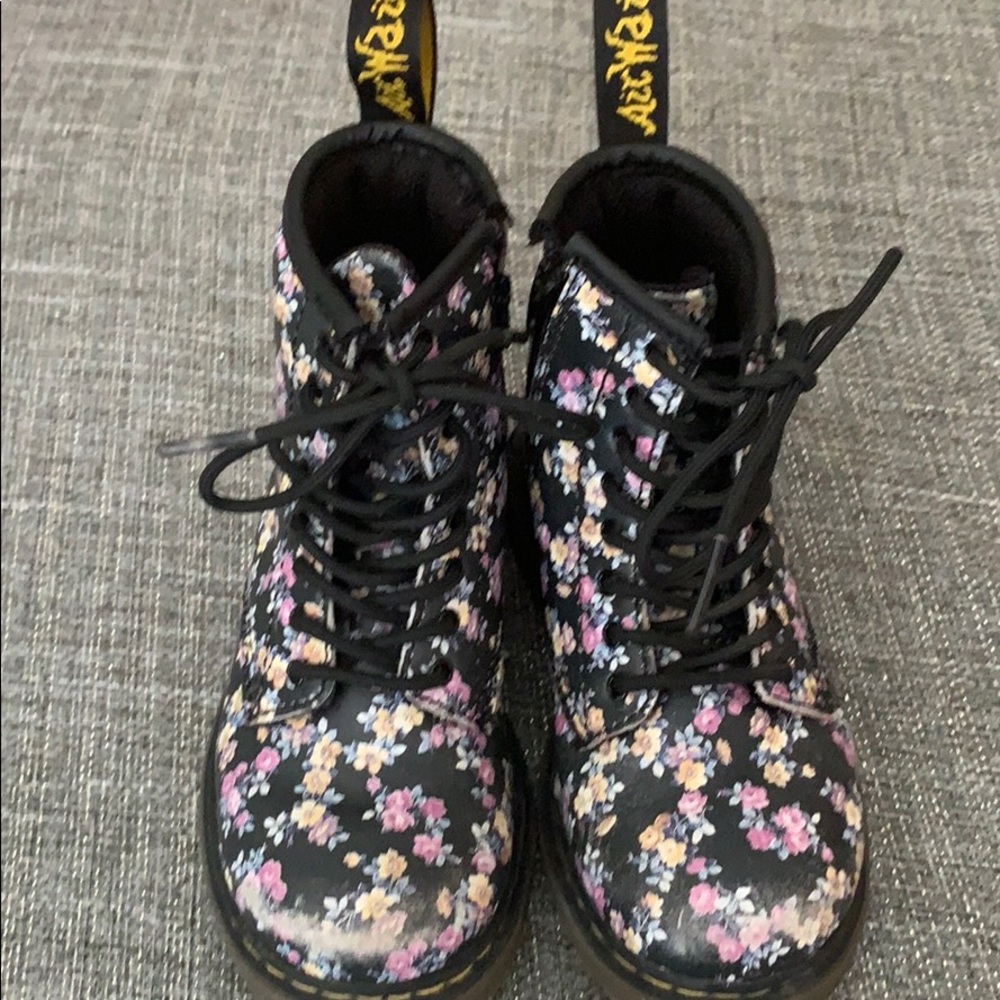 Toddler girls size 9 Dr. Marten’s